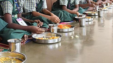 சத்​தி​யமங்​கலம்: பள்ளி காலை உணவில் விஷப் பவுடர் கலக்கச் சொல்லி மிரட்டியவர் கைது