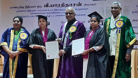 பட்டமளிப்பு விழாவில் உயர் நீதிமன்ற நீதிபதி ஆனந்த வெங்கடேஷ்