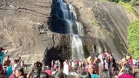 நீர்வரத்து குறைந்ததால் நிறைவுபெறும் குற்றால சாரல் சீசன்