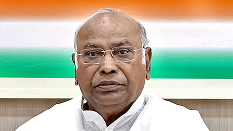 “ஒவ்வொரு ஆண்டும் எதிர்க்கட்சிகளுக்கு புதிய அடைமொழி” - பிரதமர் மீது கார்கே குற்றச்சாட்டு