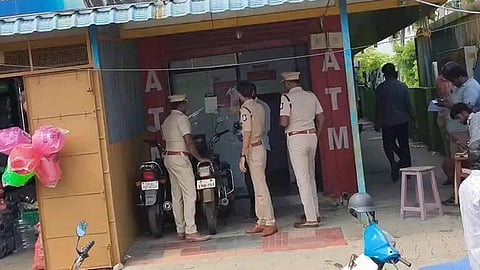 திருவள்ளூர்: ரூ.12.5 லட்சம் கொள்ளை வழக்கில் கொள்ளைக்கு பயன்படுத்திய வாகனத்துடன் உடைந்த ஏடிஎம் இயந்திரம் மீட்பு 