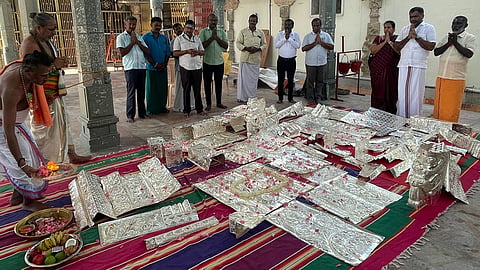 பழநி முருகன் கோயில் சிவன் சன்னதிகளில் பொருத்த ரூ.2.22 கோடி மதிப்பிலான வெள்ளி நன்கொடை