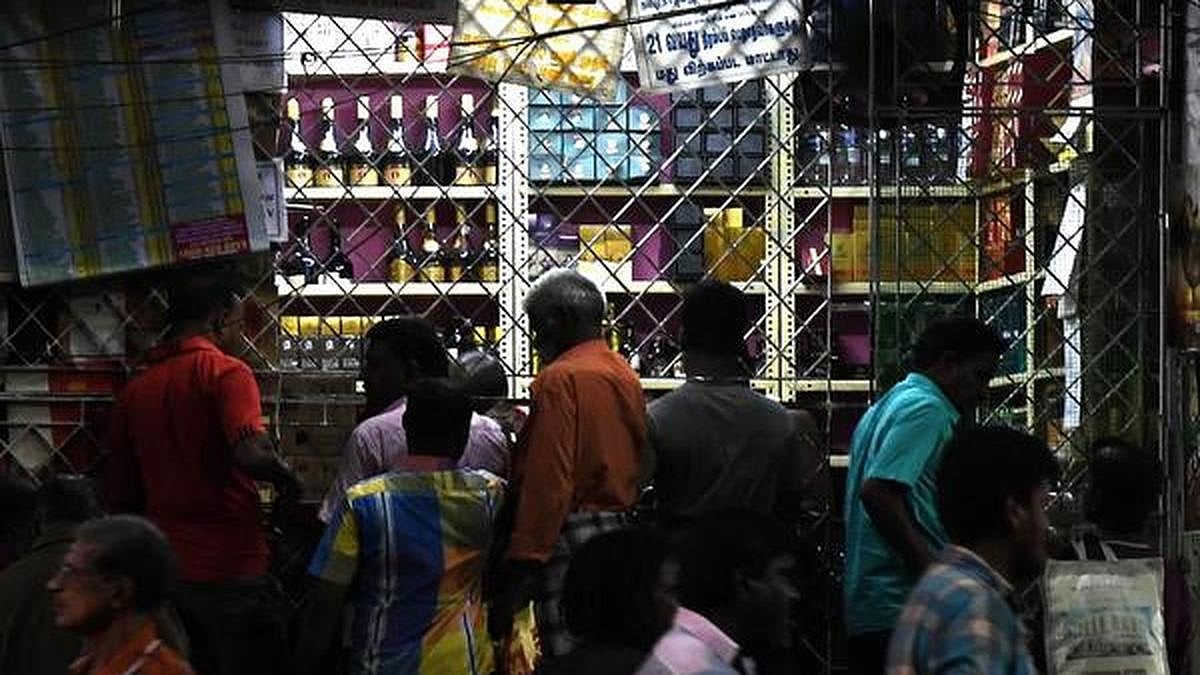 போராட்டத்தில் ஈடுபட்ட பணியாளர்களுக்கு டாஸ்மாக் நோட்டீஸ்