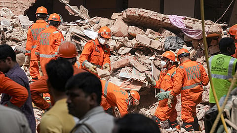 டெல்லி கட்டிட விபத்து உயிரிழப்பு 7 ஆக அதிகரிப்பு; இதுவரை 12 பேர் மீட்பு