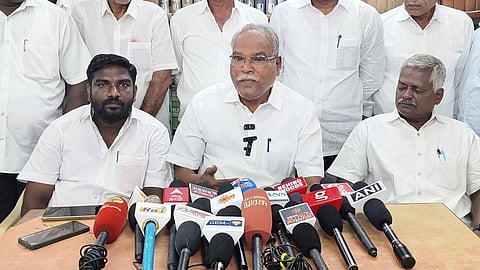 திண்டிவனத்தில் செய்தியாளிடம் பேசிய மார்க்சிஸ்ட் கம்யூனிஸ்ட் கட்சியின் முன்னாள் மாநில செயலாளர் கே.பாலகிருஷ்ணன்