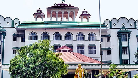 வெவ்வேறு மதத்தினர் சேர்ந்து வாழ்வதை தடுக்க முடியாது: உயர் நீதிமன்றம் கருத்து