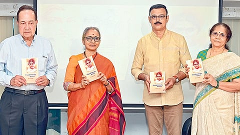 சூடாமணி நினைவு அறக்கட்டளை சார்பில், சூடாமணியின் சிறுகதைகள் அடங்கிய “விருந்தினர்களில் ஒருவன்” தொகுப்பு நூல் வெளியீட்டு விழா, அண்ணா நூற்றாண்டு நூலகத்தில் நேற்று நடைபெற்றது. இதில் ‘இந்து’ என்.ராம் நூலை வெளியிட்டார். கல்கி முன்னாள் ஆசிரியர் சீதா ரவி, எழுத்தாளர் ராஜகோபாலன், சூடாமணி நினைவு அறக்கட்டளை நிர்வாகி கே.பாரதி ஆகியோர் உடனிருந்தனர்.