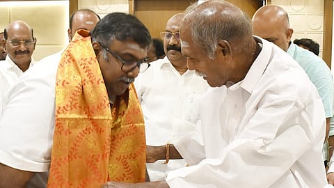 புதுச்சேரி தட்டாஞ்சாவடி இடைத்தேர்தல் தொடர்பாக தேசிய ஜனநாயக கூட்டணி சார்பில்  வேட்பாளர் அசோக் ஆனந்தை அறிமுகம் செய்து வைத்த முதல்வர் ரங்கசாமி