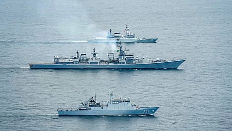 இந்திய கடற்படை கப்பல் மீது பாகிஸ்தான் கப்பல் மோதல்