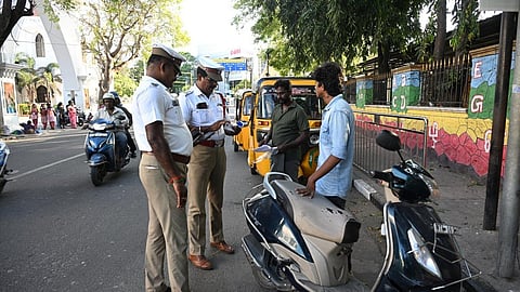 போக்குவரத்து விதிமீறல் அபராத விவரம் தெரிவிக்க சென்னையில் 15 இடங்களில் கால்சென்டர் அமைப்பு