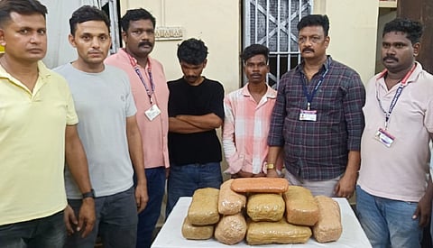 கஞ்சா கடத்தியது தொடர்பாக இருவரை கைது செய்த&nbsp;ரயில்வே போலீஸார்