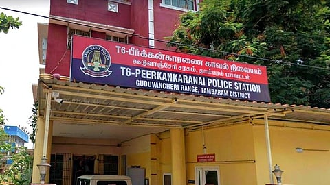 4 பேர் பாலியல் சீண்டலில் ஈடுபட்டதாக கூறி ஓடும் ஆட்டோவில் இருந்து குதித்த செவிலியர் காயம்