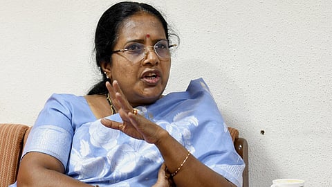 “சென்னை விமான நிலைய நிர்வாகத்தை மாற்றக் கோருவதா?” - முதல்வர் விஜய் மீது வானதி காட்டம்