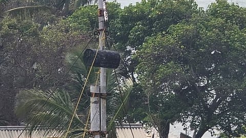 வங்கக்கடலில் காற்றழுத்த தாழ்வு மண்டலம்: பாம்பனில் ஒன்றாம் எண் புயல் கூண்டு ஏற்றம்