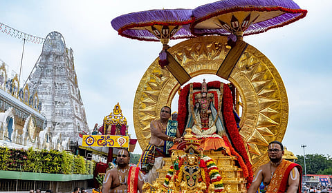 சூரிய பிரபை, சந்திர பிரபை வாகனத்தில் மலையப்பர் பவனி