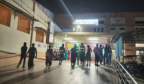 பொன்னேரி மருத்துவமனை வளாகத்தில் பெண் ஊழியர் மீது தீ வைப்பு: குற்றவாளி துப்பாக்கியால் சுட்டுப்பிடிப்பு