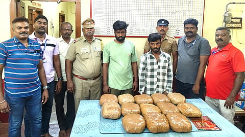 விருதுநகர் அருகே 25 கிலோ குட்கா, கஞ்சா பறிமுதல்: ரயிலில் கடத்திவந்த மேற்கு வங்க இளைஞர்கள் கைது