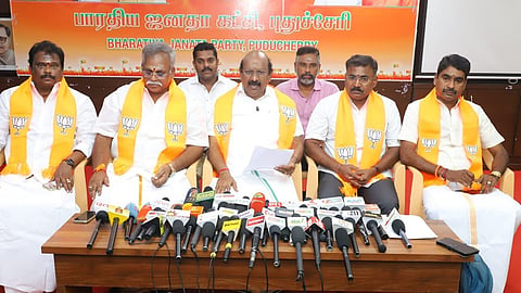 ‘விஜய்யை தூக்கிப் பிடித்தால் தான் காங். கதை ஓடும்’ - புதுச்சேரி பாஜக விமர்சனம்