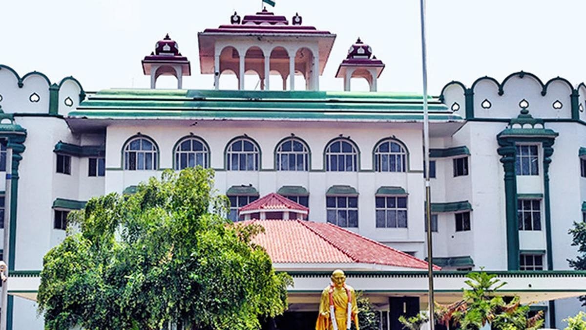 மாதவிடாய் கால விடுப்பு அளிப்பதை ஆய்வு செய்ய 13 பேர் கொண்ட குழு: உயர் நீதிமன்றத்தில் அரசு தகவல்