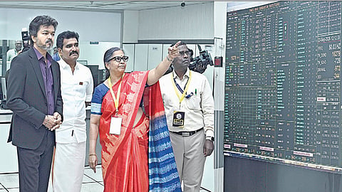 மின்துறையில் தன்னிறைவு பெறவேண்டும்: அதிகாரிகளுக்கு முதல்வர் விஜய் உத்தரவு