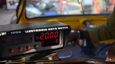 மீட்டர் கட்டணம் உயர்வு கோரி ஆட்டோ தொழிலாளர்கள் செப்.26-ல் கோட்டை நோக்கி பேரணி