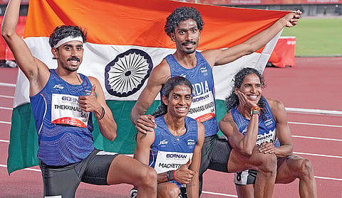 ஆசிய விளையாட்டு போட்டி: 4X400 மீ. கலப்பு தொடர் ஓட்டத்தில் வெள்ளி வென்றது இந்திய அணி
