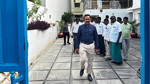 தி.மலையில் திமுக எம்.பி வீட்டில் லஞ்ச ஓழிப்புத் துறை போலீஸார் 8 மணி நேரம் சோதனை