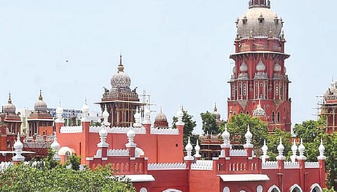ஓட்டுநர் உரிமம் மற்றும் வாகனப்பதிவு சான்று டிஜிட்டல் முறையில் வழங்கப்படும் என்ற அரசாணையை எதிர்த்து வழக்கு: தமிழக அரசு பதிலளிக்க உத்தரவு