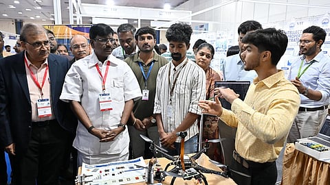 பாடத்திட்டம் உருவாக்குவதில்  தொழில்துறையினர் பங்கேற்க வேண்டும்: உயர்கல்வி அமைச்சர் பி.விஸ்வநாதன் வலியுறுத்தல்