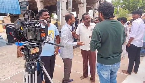 கோயிலில் கேமரா பயன்படுத்த நிர்வாகம் எதிர்ப்பு - தனுஷ் பட பூஜையில் சலசலப்பு