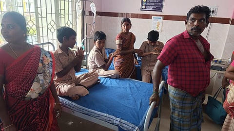 திருச்செங்கோடு  அருகே காலை உணவு சாப்பிட்ட 14 மாணவர்களுக்கு வாந்தி, மயக்கம்