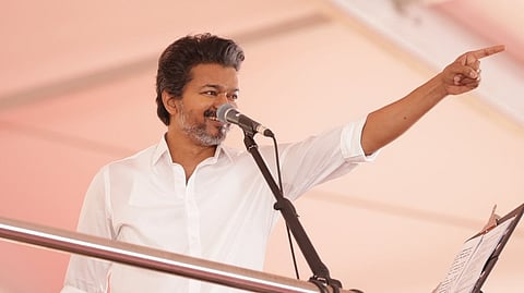 மதுராந்தகம் கூட்டத்தில் ‘ஜெம்’ வீரமணி பாலியல் வழக்கு குறித்து பேச்சு: முதல்வர் விஜய் மீது திமுக புகார்