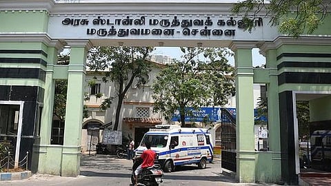 கொடுங்கையூரில் தொழிலாளியை கத்தியால் குத்திய 8 பேர் கைது