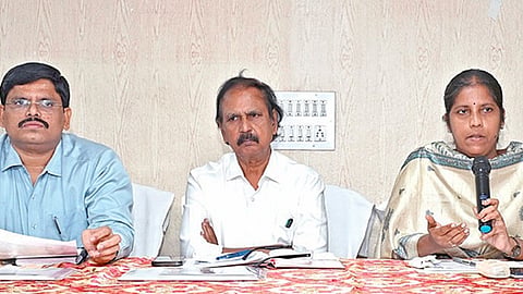 பழவேற்காடு ஏரியில் மீன்பிடிப்பது தொடர்பாக தமிழக, ஆந்திர மீனவர்களுடன் ஆலோசனை கூட்டம்