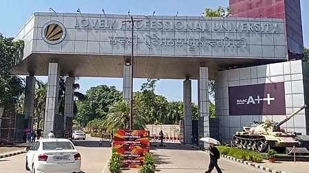 தனியார் பல்கலை. மாணவி பாலியல் துன்புறுத்தல் குற்றச்சாட்டு: பஞ்சாபில் மாணவர்கள் போராட்டம்