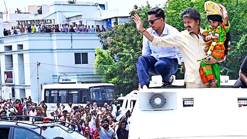மதுரையில் 44 கி.மீ-க்கு முதல்வர் விஜய் ‘ரோடு ஷோ’ - வெயிலில் காத்திருந்த 10 பேர் மயக்கம்