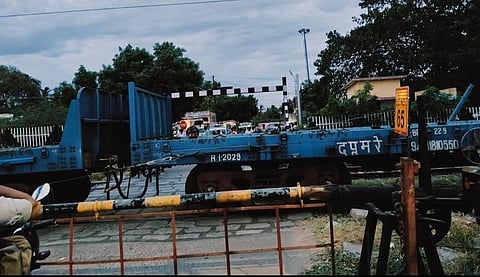 சிக்னல் இல்லாத 4 ஆயிரம் ரயில்வே ‘கேட்’களை ரயில்கள் வராத நேரங்களில் திறந்து வைக்க உத்தரவு