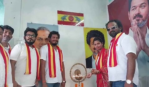 மேற்கு வங்கத்திலும் தவெக கிளை தொடக்கம்: சமூக பணிகள் மூலம் பொதுமக்களைக் கவர வியூகம் 
