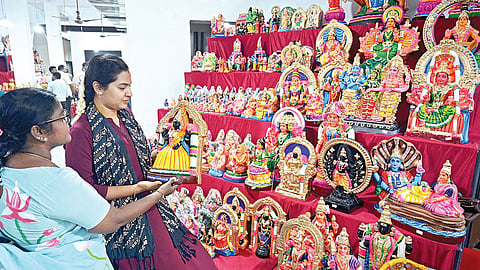 பூம்புகார் விற்பனை நிலையத்தில் நவராத்திரி கொலு பொம்மைகள் கண்காட்சி: 10 சதவீதம் சிறப்புத் தள்ளுபடி அறிவிப்பு