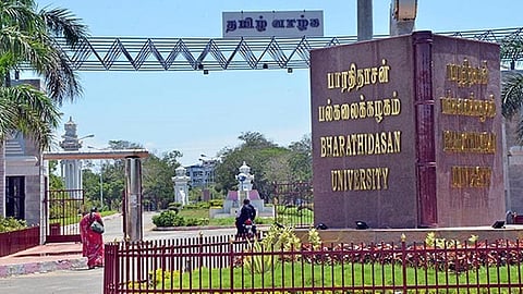 இளநிலை, முதுநிலை பட்டம் பயிலும் 81 சிறைவாசிகள் @ பாரதிதாசன் பல்கலை. தொலைதூர கல்வி மையம்
