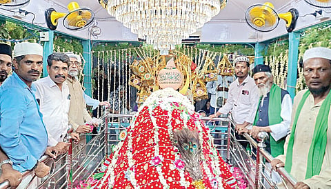 காஞ்சிபுரம் ஹஜ்ரத் சையத் ஹாஜ் ஹமீது அவுலியா பாதுஷா தர்காவில் நடைபெற்ற சந்தனக் கூடு திருவிழா.