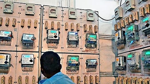 மின் கணக்கீட்டுப் பணி: அரசு வேலையாகவே தொடரட்டும்!