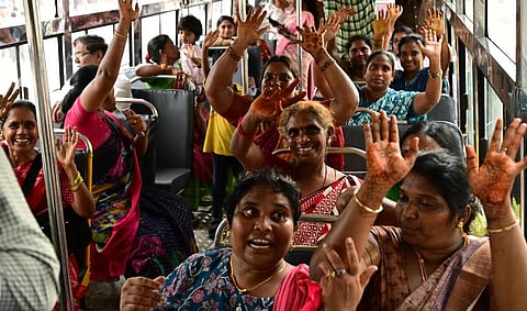 தொலைதூர பேருந்துகளிலும் மகளிர் கட்டணமில்லாமல் செல்ல ‘வெற்றி பயணம்’ திட்டம் இன்று தொடக்கம்