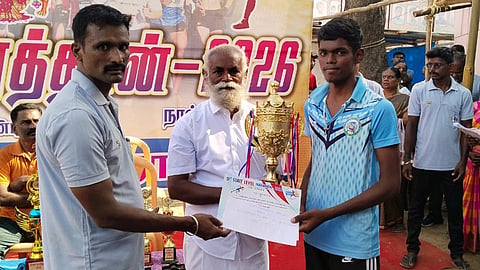 மாரத்தான் போட்டியில் வெற்றி பெற்றவர்களுக்கு பரிசு @ ஶ்ரீவில்லிபுத்தூர்