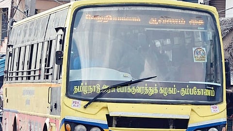 அரசு புறநகர் பேருந்தில் நிலையாக வெற்றிப் பயணம் என உள்ளதால் குழப்பத்துக்கு ஆளாகும் பயணிகள்.