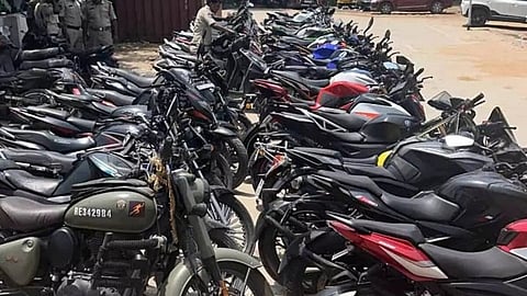 மக்களை அச்சுறுத்தும் வகையில் பைக் ரேஸ், சாகசம்: சென்னையில் 2,000 பைக்குகள் பறிமுதல்