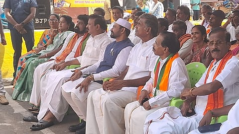திண்டுக்கல்லில் நடந்த நிகழ்ச்சி யில் பங்கேற்ற பாஜக சிறுபான்மையினரின் அணி தேசிய செயலாளர் வேலூர் இப்ராஹிம்.