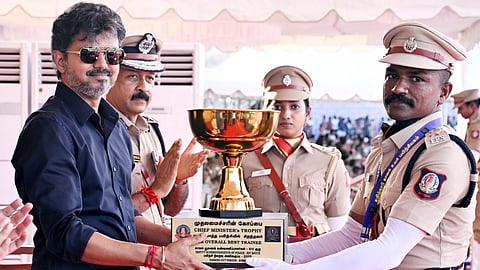 காவல் துணைக் கண்காணிப்பாளர்களுக்கான 14-வது குழுப் பயிற்சி நிறைவு: பதக்கங்கள் வழங்கினார் முதல்வர் விஜய்