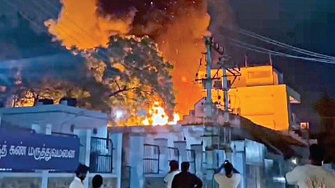 தூத்துக்குடி மளிகை கடையில் தீ: ரூ.2 கோடி பொருட்கள் எரிந்து சேதம்