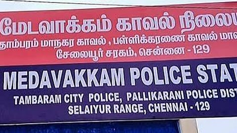 பைக் மீது தண்ணீர் லாரி மோதி முதியவர் உயிரிழப்பு - லாரிகளை சிறைபிடித்து மக்கள் போராட்டம்
